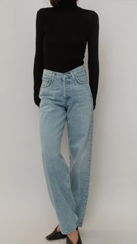 AGOLDE Denim V-Waist Jean in Prevail