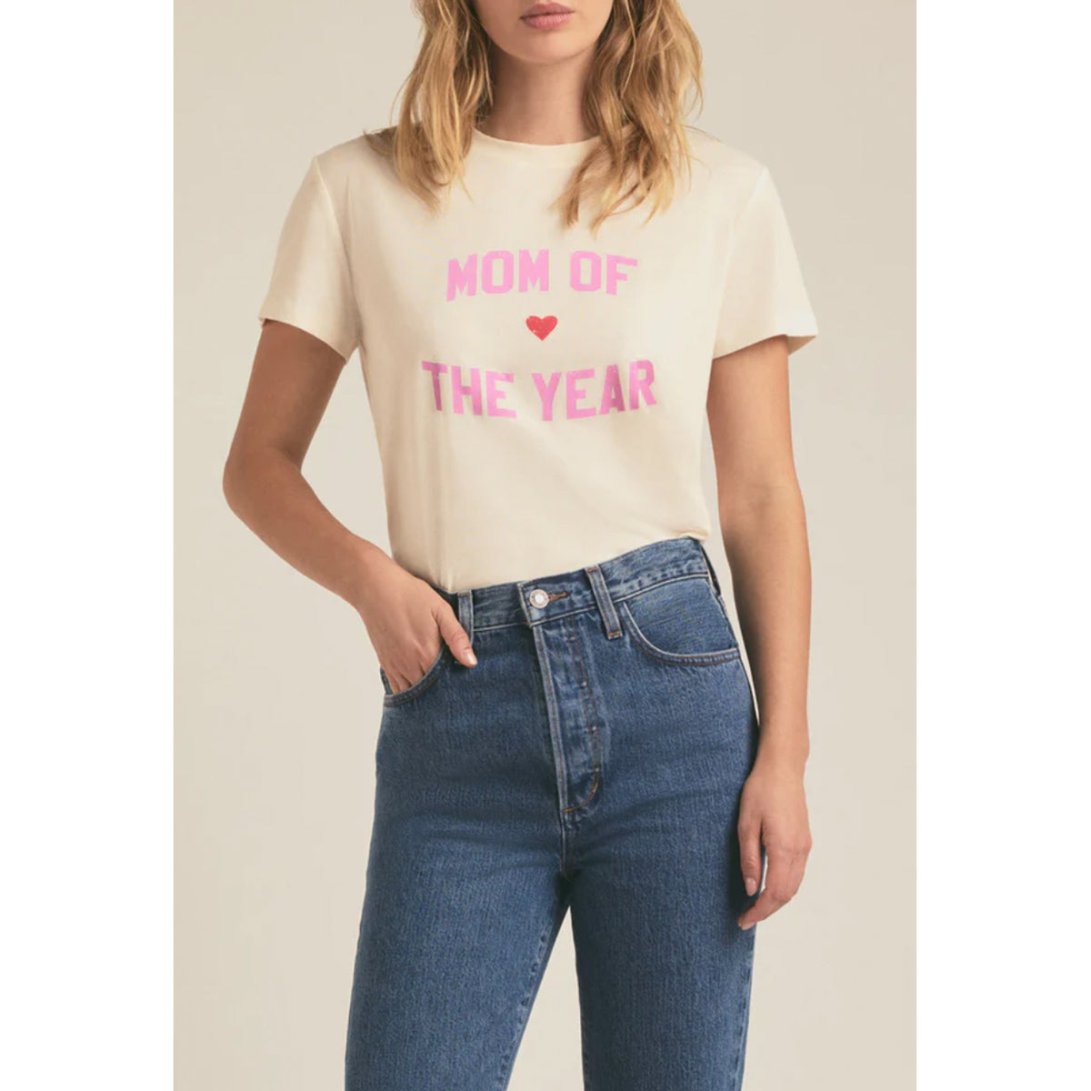 Favorite Daughter The Mom Of The Year Tee in Gardenia